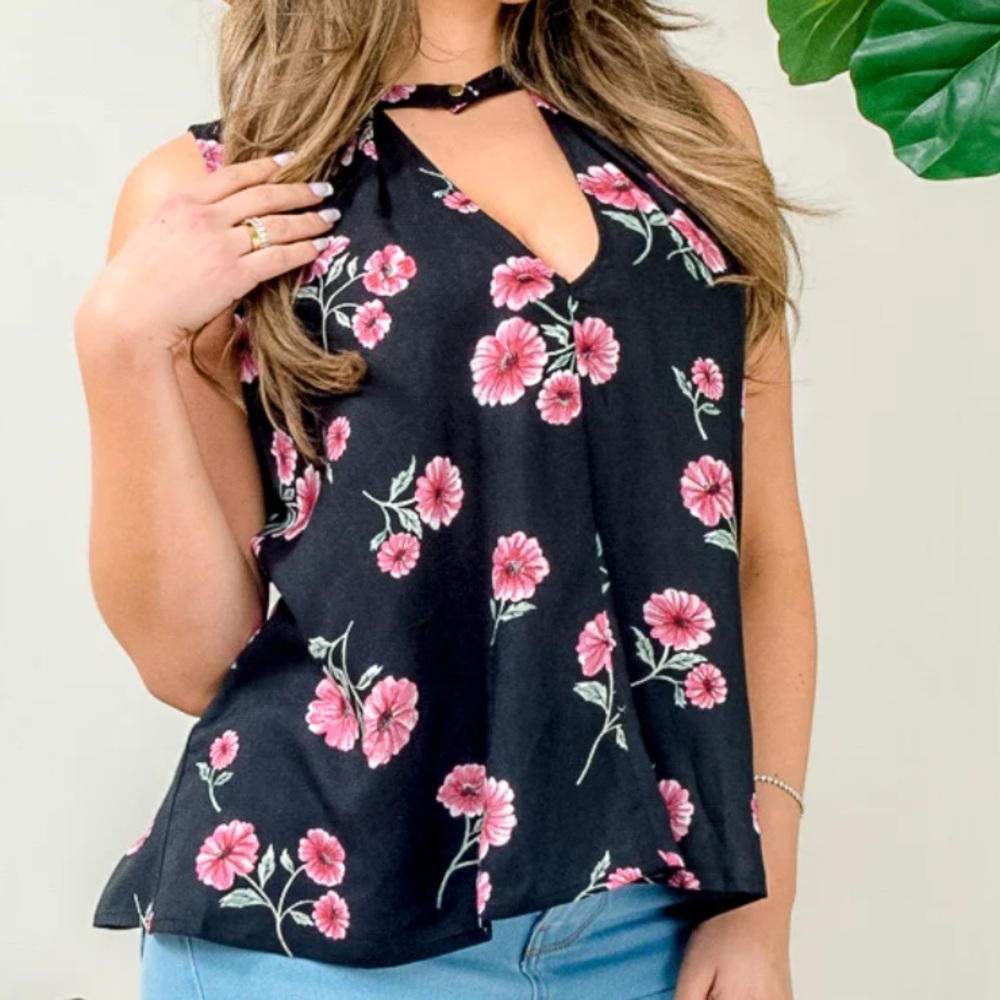 NWT Black Floral Flowy Tank with Keyhole V Neck - Picture 1 of 10